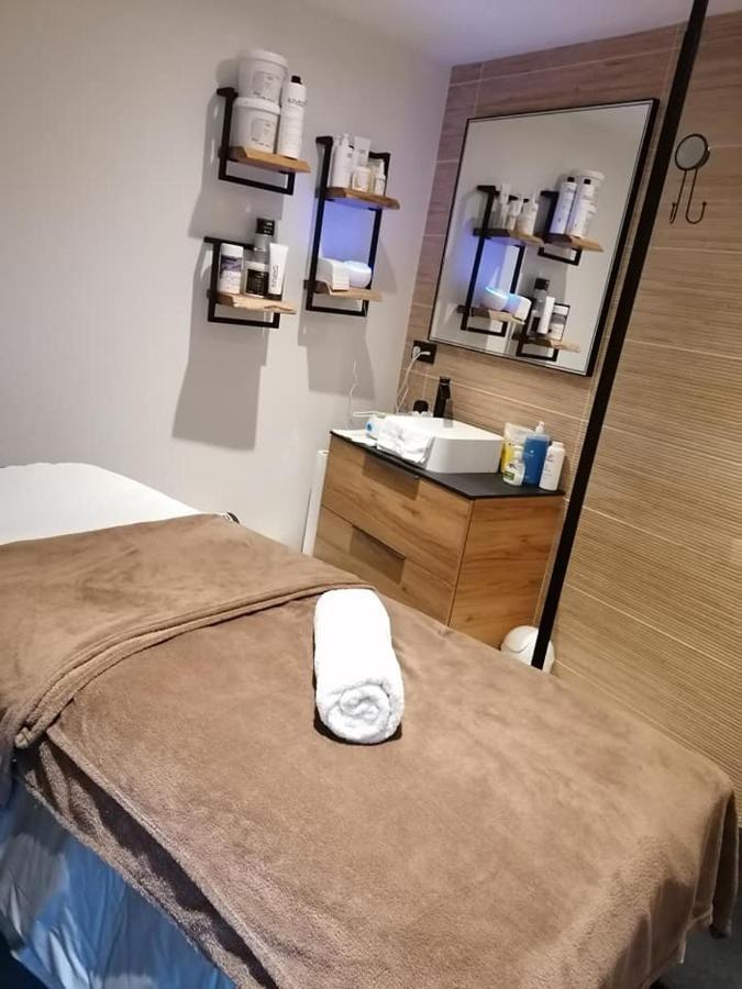 L'Ame Du Gourmand Hotell Pontorson Exteriör bild