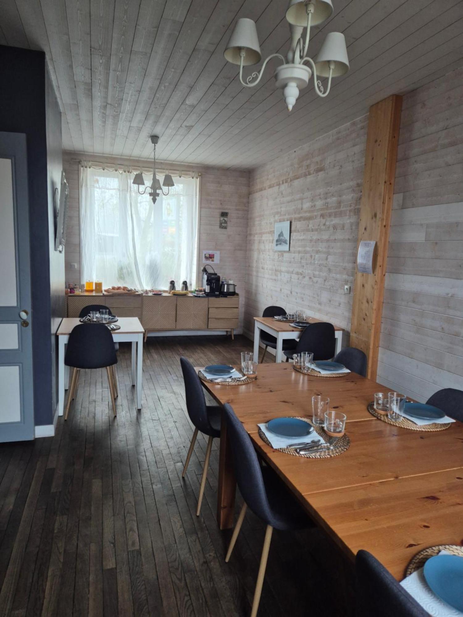 L'Ame Du Gourmand Hotell Pontorson Exteriör bild