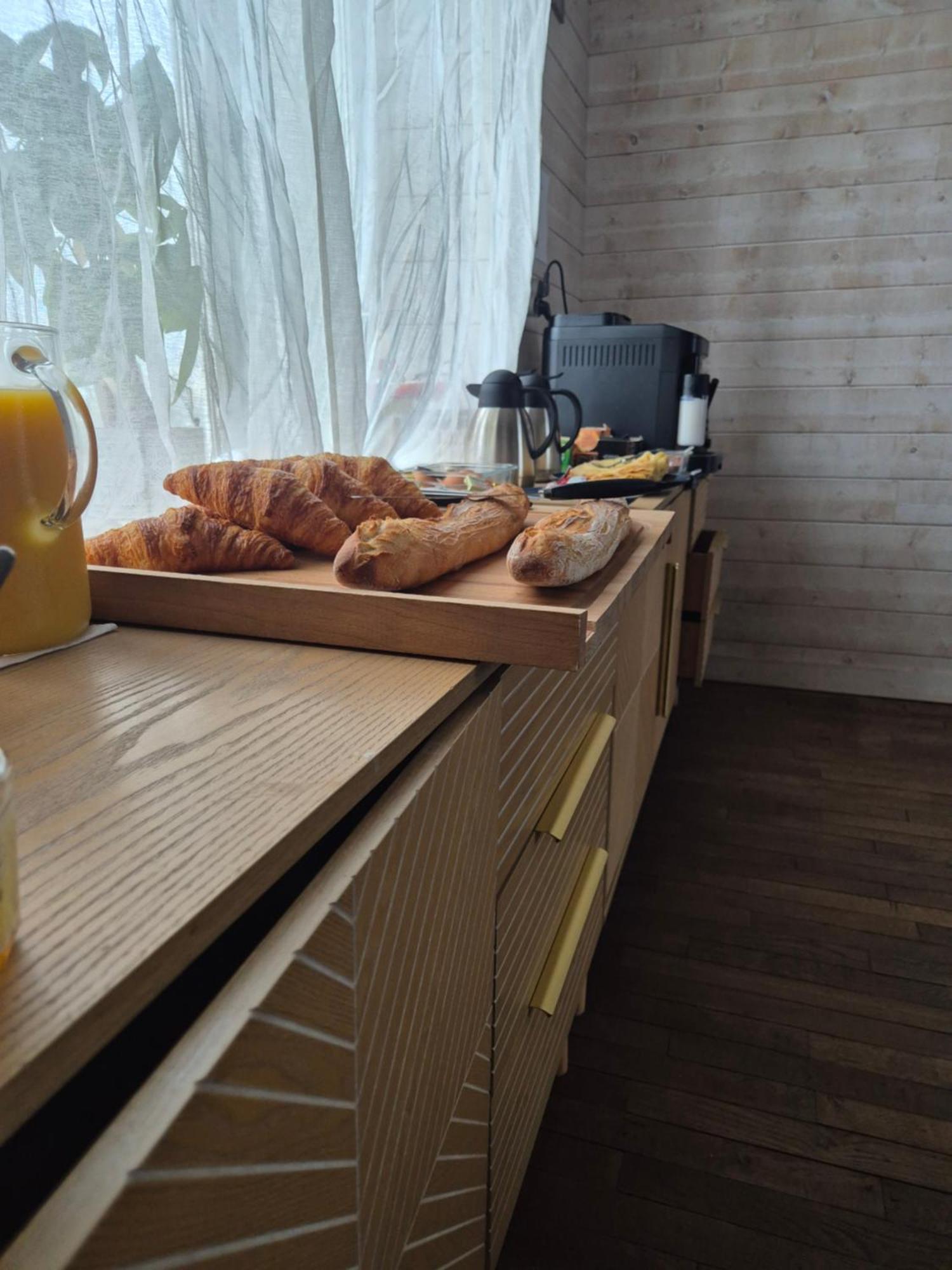 L'Ame Du Gourmand Hotell Pontorson Exteriör bild