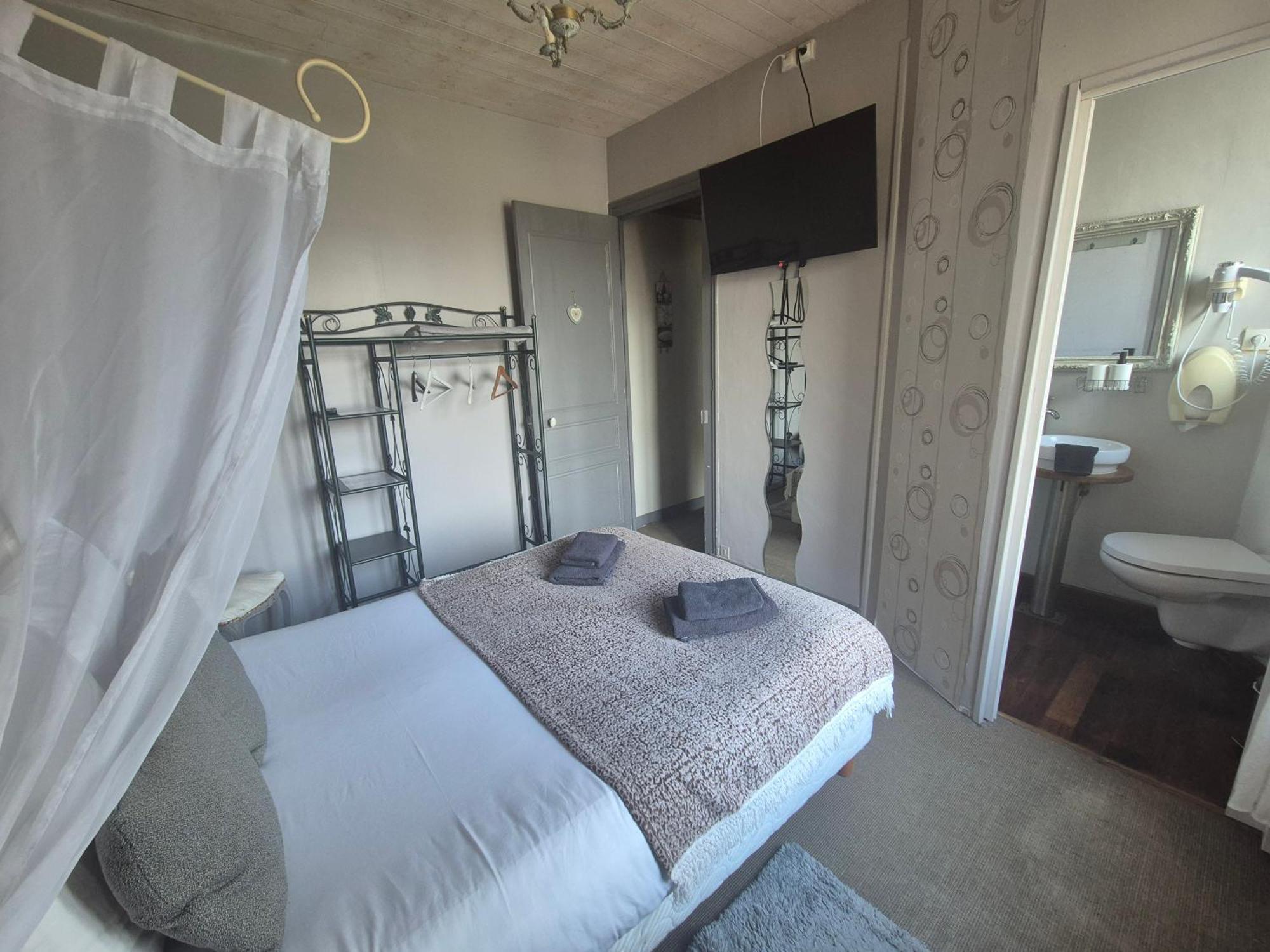 L'Ame Du Gourmand Hotell Pontorson Exteriör bild